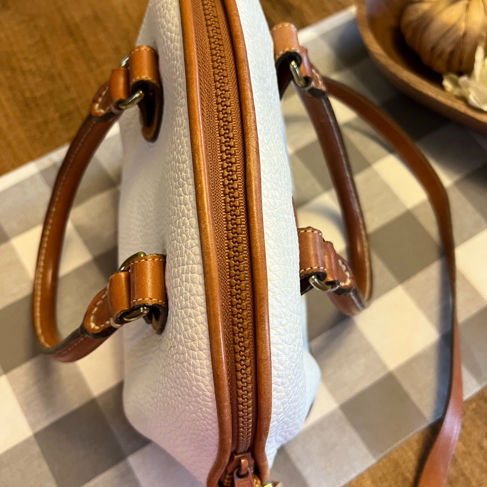 Dooney & Bourke White & British Tan Vintage Purse, Handbag, Excellent! - Picture 11 of 14